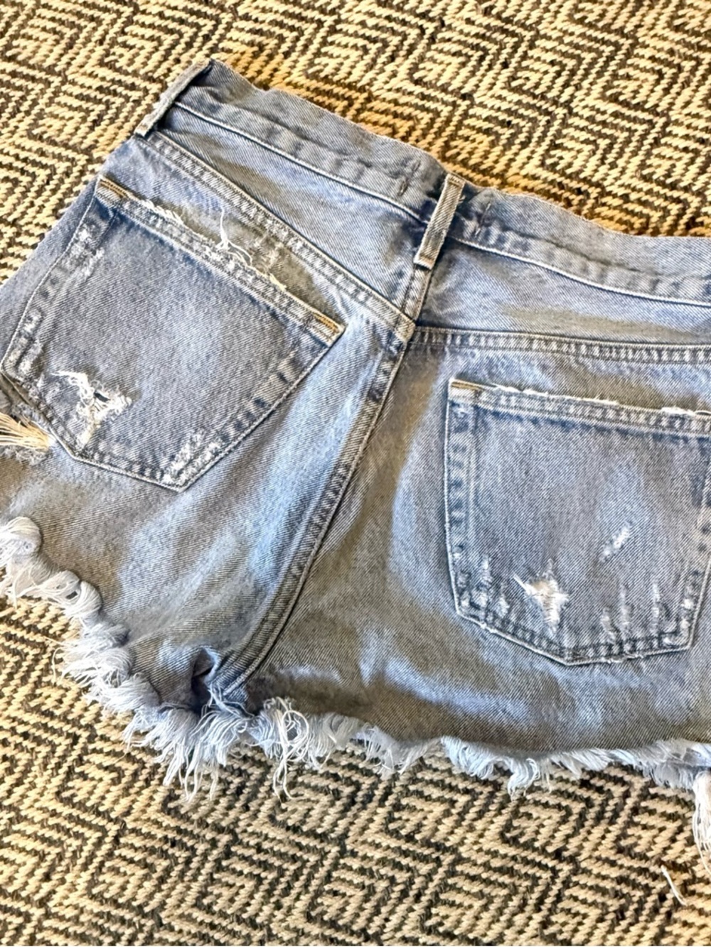 AGOLDE Parker Vintage Cut Off Shorts 26 Light Wash Distressed High Rise Denim - Picture 10 of 10
